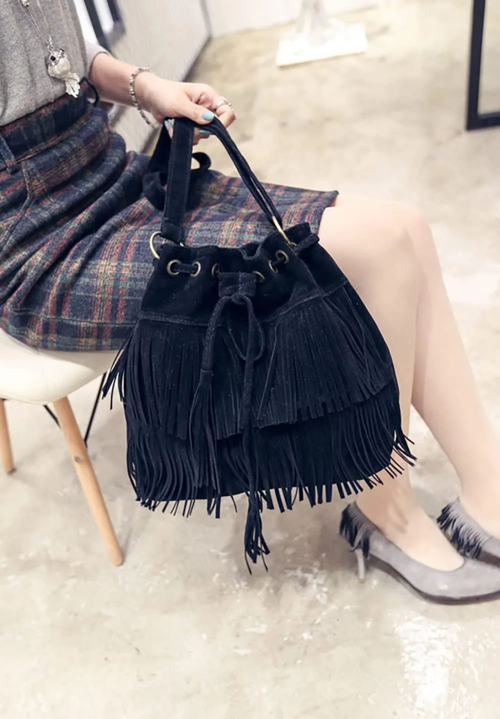 Bucket Bag for Womens Faux Suede Drawstring Vintage Tassel Crossbody Shoulder Crossbody Bag