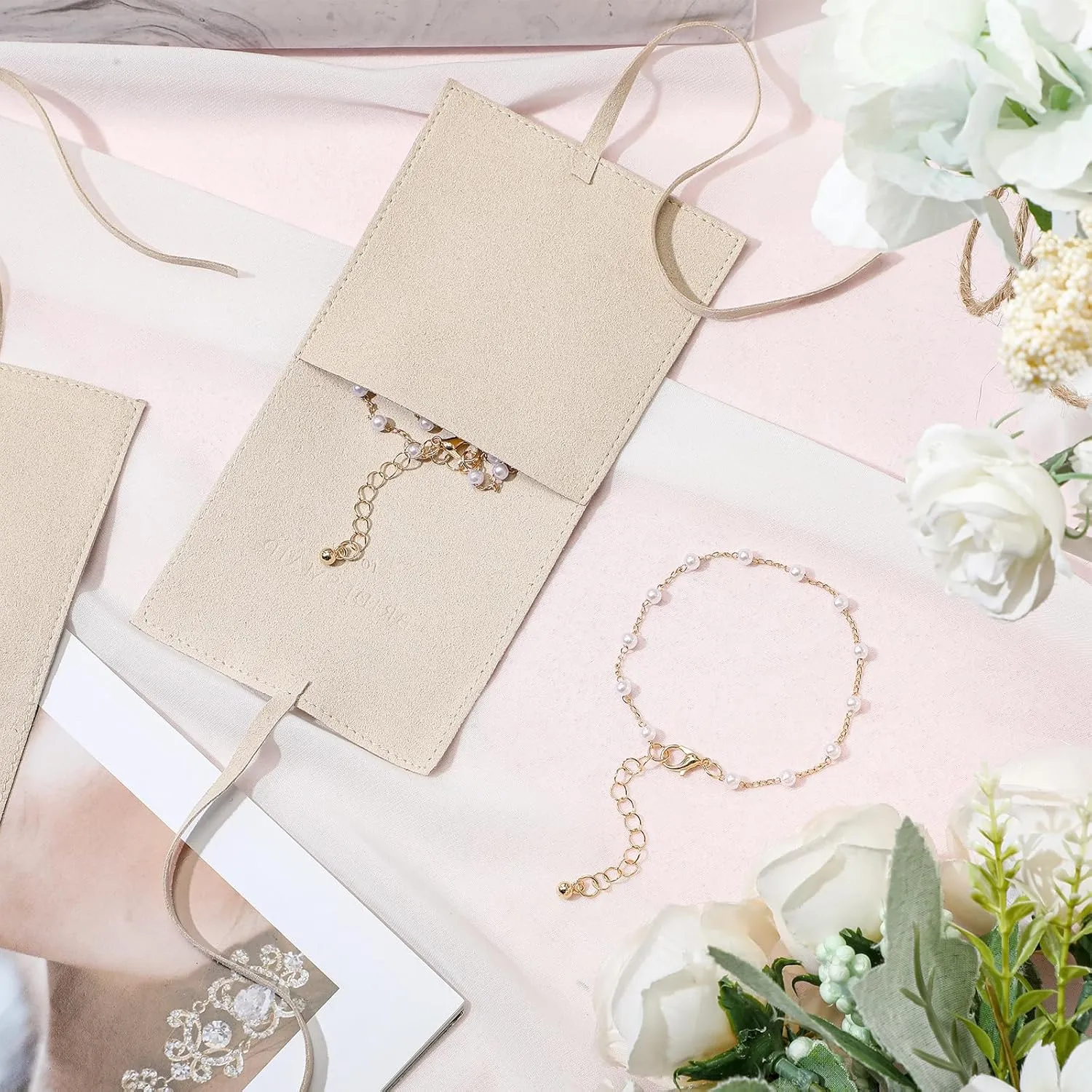 Quelay 16 Pcs Jewelry Bridesmaid Gift Pearl Bracelet Microfiber Jewelry Bag Pouch Set of 8 Jewelry Packaging bag Bridesmaid Proposal Favor for Wedding Bridal Birthday Party(Beige,Bow Tie)