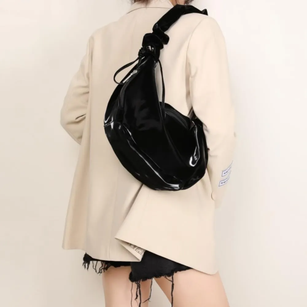 Single Shoulder Crossbody Bag for Women Cloud Shape Handbag and Purse Nylon Hobo Bag (Black)