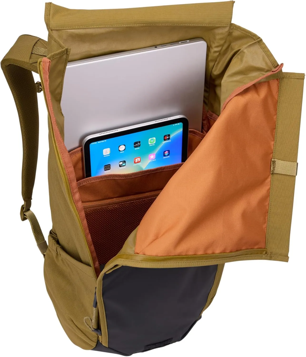 Thule Paramount Bike Commuter Backpack - 20L Capacity - Adjustable fit - 16" Padded Laptop Sleeve and 11" Tablet Pocket - Rolltop Closure - Side Phone Pocket - Taillight Loop