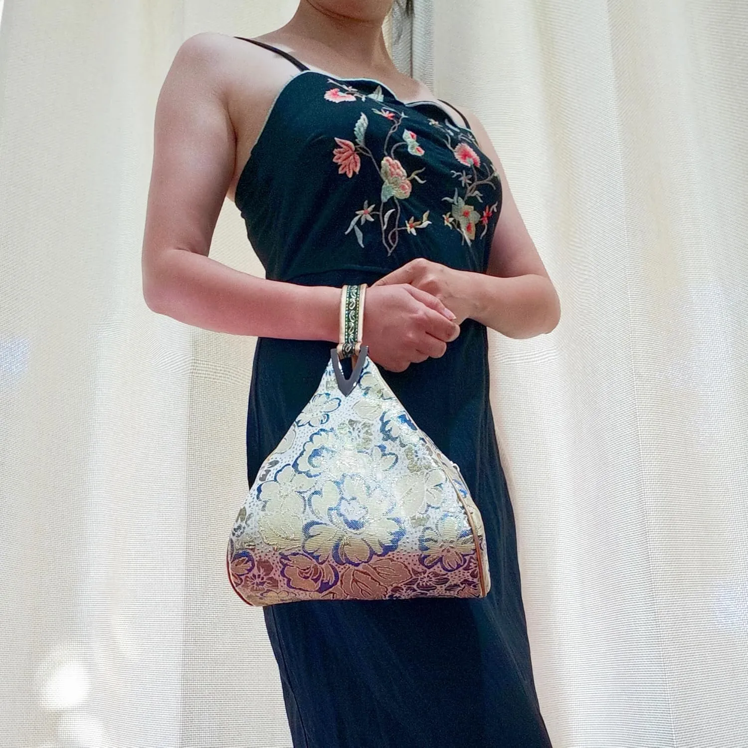 Yunjin Cloud Brocade Silk Pyramid Handbag for Women, Lightweight Handbag, Cute Trendy Zipper Tote Bag for Summer Vacation