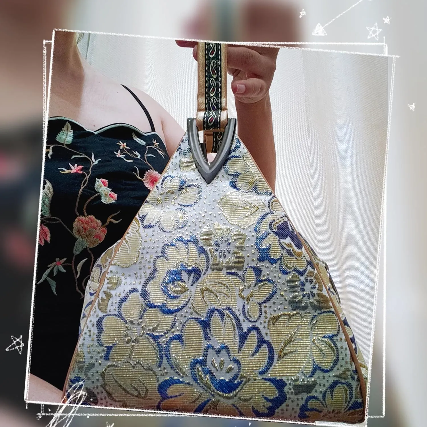 Yunjin Cloud Brocade Silk Pyramid Handbag for Women, Lightweight Handbag, Cute Trendy Zipper Tote Bag for Summer Vacation